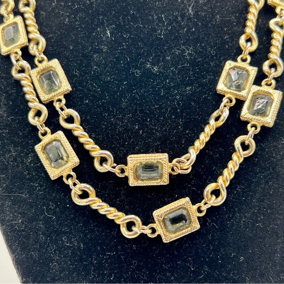 Magnificent vintage gold tone chain necklace with crystal embellishments 34” - Picture 3 of 11